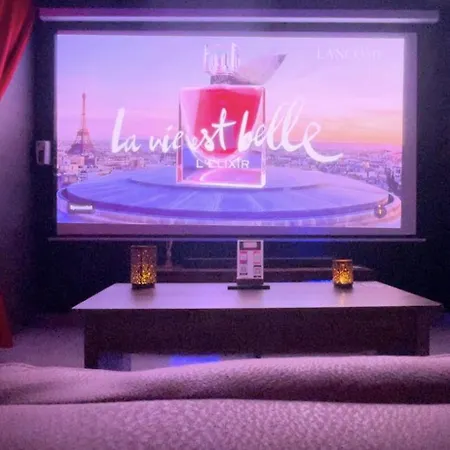 L Unique Cinema *