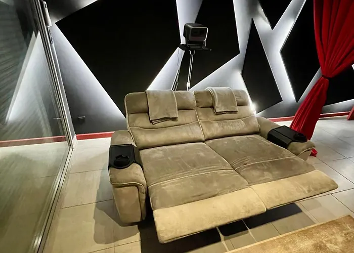 L Unique Cinema Daire