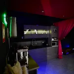 L Unique Cinema